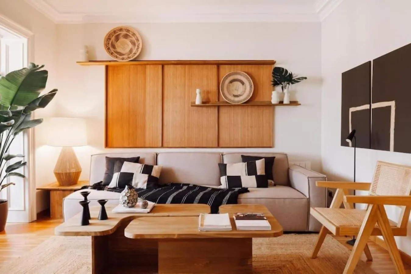Yulu - 3 Bedrooms And Balcony In Eixample Dreta contacts